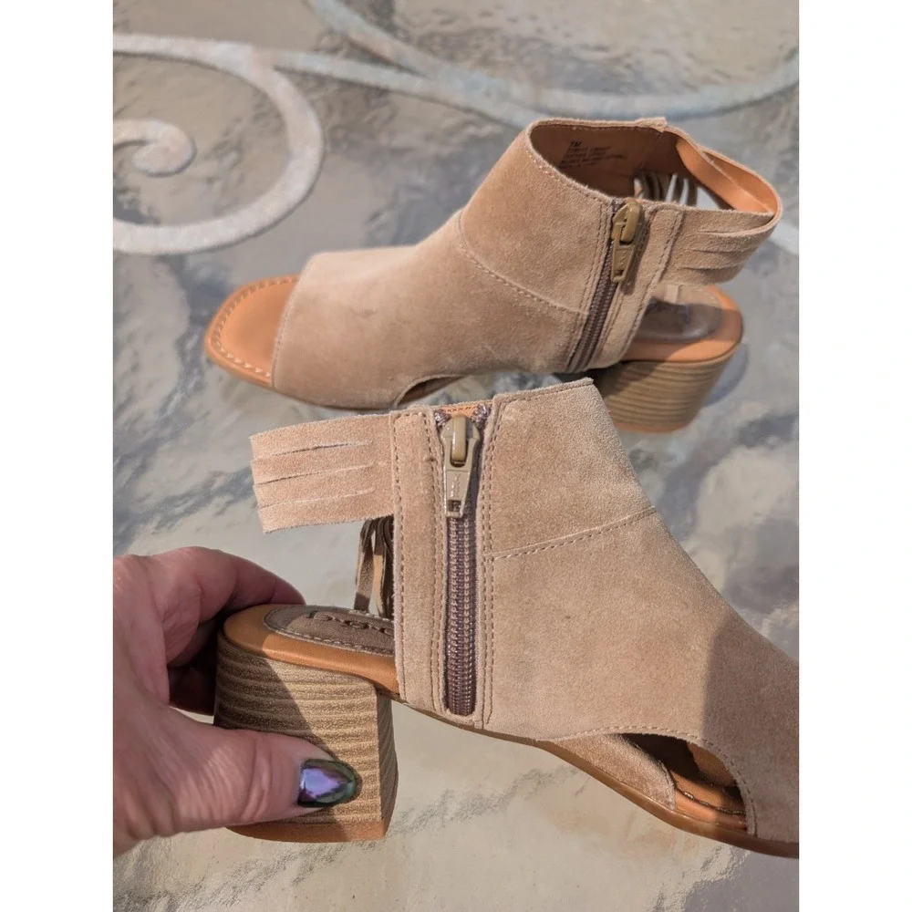 8M BOC Born Tan Leather Verona Chunky Block Heel Fringe Bootie Open Toe Sandal - Picture 5 of 10